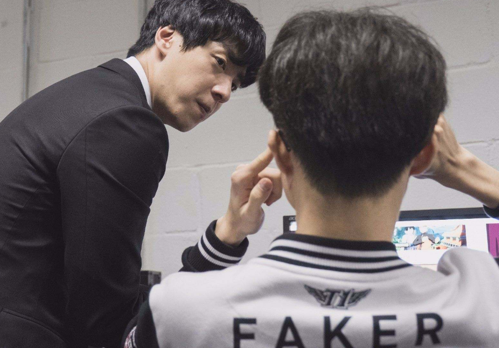 faker绷不住笑gif faker绷不住笑gif